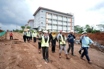 Sekjen Kemendikti dan Dirjen Dikti Tinjau Progres Pembangunan RSPTN